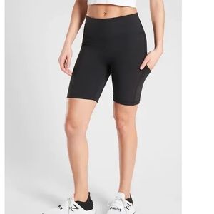 Athleta ultimate stash pocket 7” short